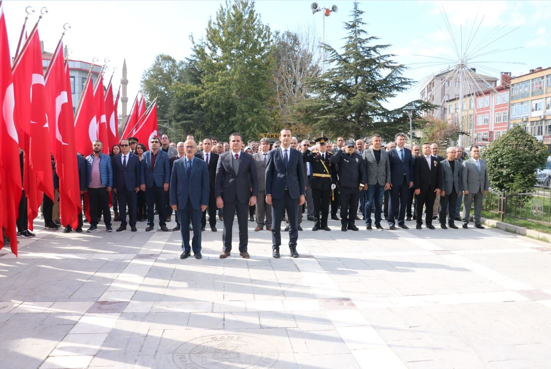 Beyşehir’de Cumhuriyet Bayramı, Çelenk Sunma Töreni Yapıldı