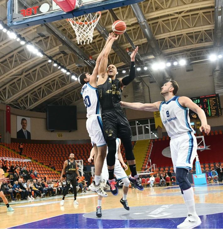 AYOS Konyaspor Basket, Türk Telekom Karşısında   uzatmada Kaybetti 
