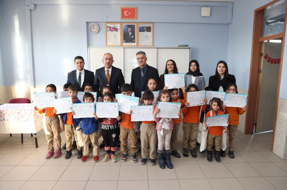 Başkan Kavuş, Çocukların Karne Sevincine Ortak Oldu 