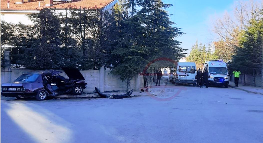 Konya'da anaokulu servisiyle otomobil çarpıştı