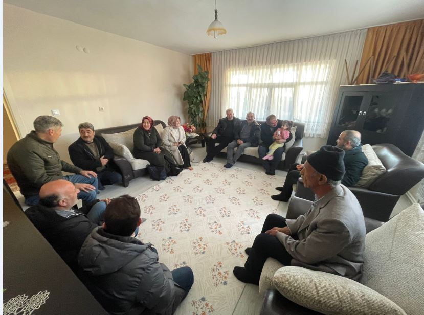 AK Parti Karatay İlçe Başkanlığı Depremzede Ailelere Ziyaretler Gerçekleştirdi