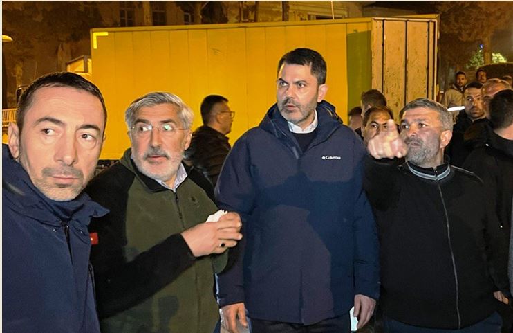 Bakan Kurum, Kırıkhan'da depremzedeleri ziyaret  etti