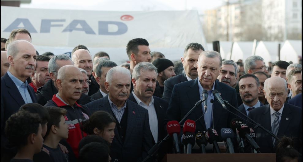 Cumhurbaşkanı Erdoğan: Evini taşıyacak depremzedelerimize 15 bin TL ödemeye başlıyoruz