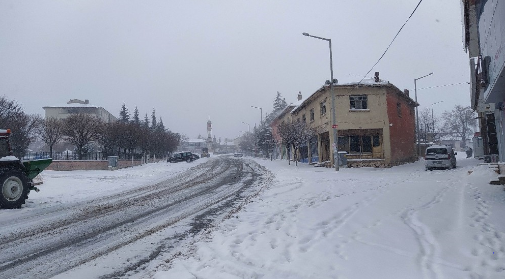 Yunak’ta Kar Yağışı Etkili Oldu