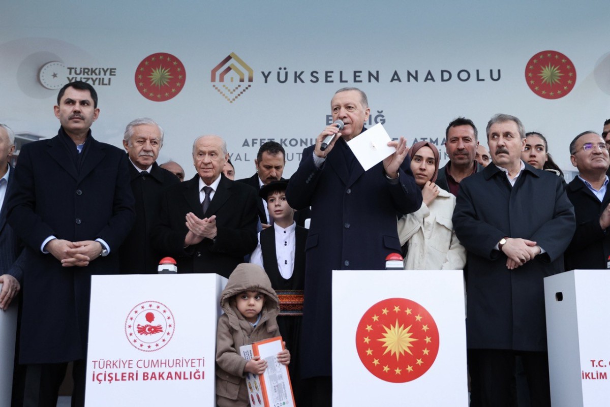 Cumhurbaşkanı Erdoğan Elazığ'da depremzedelerle iftarda buluştu