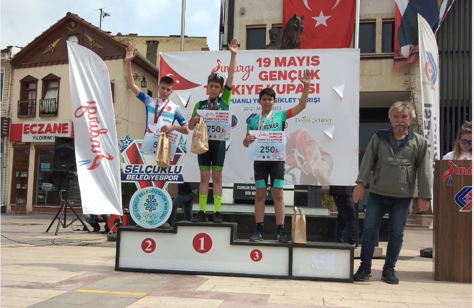 Türkiye'nin En Geniş Katılımlı Bisiklet Yarışmasında Meram Belediyespor Rüzgarı Esti 