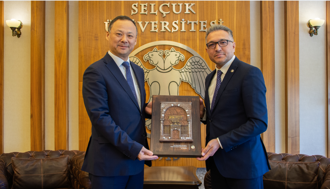 Kırgızistan’ın Ankara Büyükelçisi Kazakbaev’den Rektör Aksoy’a ziyaret
