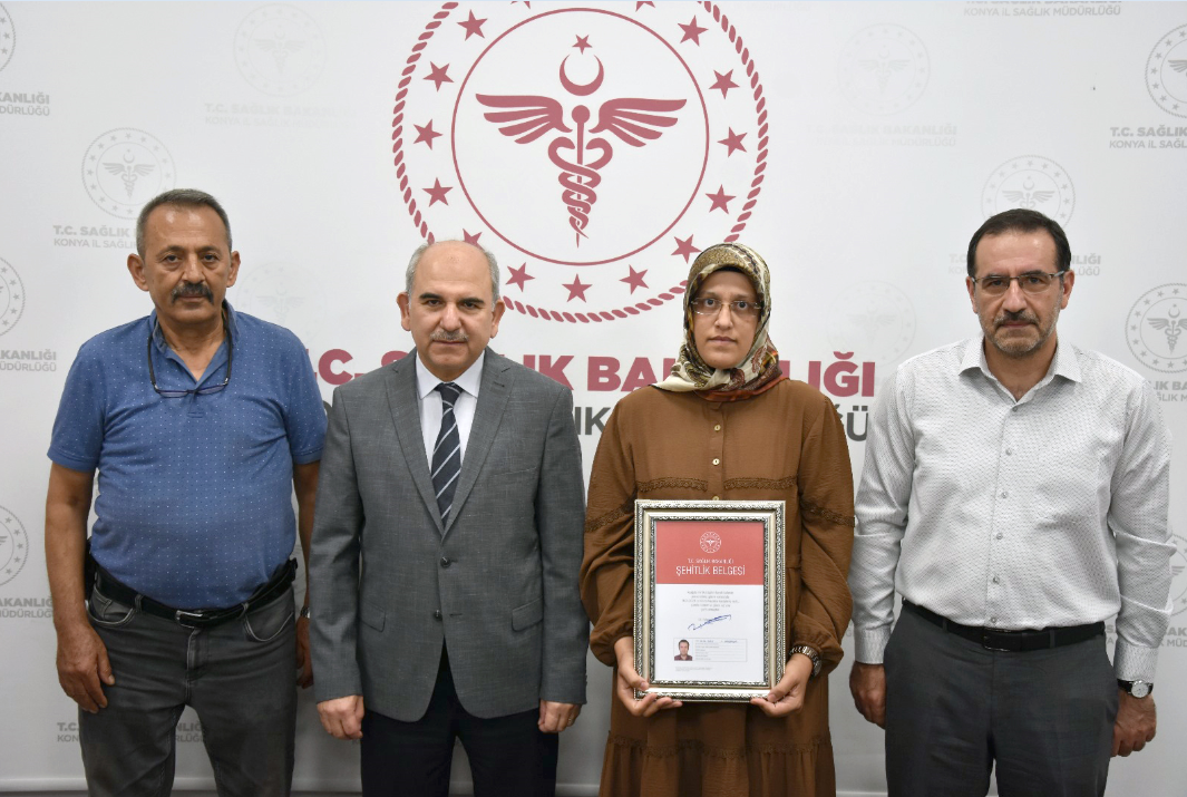 Görev Şehidi Sağlık Çalışanının ‘Şehitlik Belgesi’  Eşine Teslim Edildi