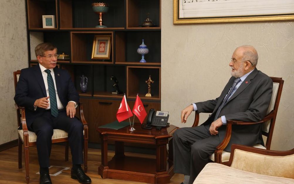 Davutoğlu, Karamollaoğlu’nu parti genel merkezinde ziyaret etti.