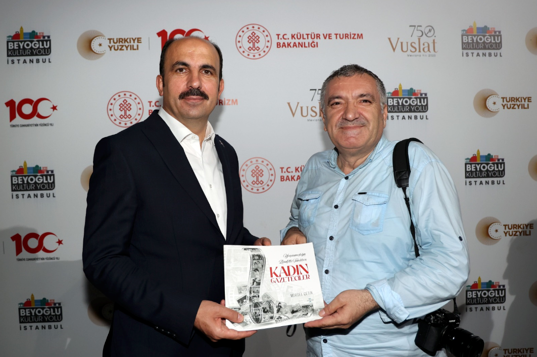  Gazeteci   Yazar Mürsel Çetin ‘Kadın Gazeteciler’ Kitabı Başkan Altay’a Takdim Etti