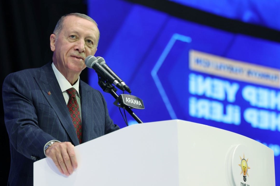Cumhurbaşkanı Erdoğan: “Sizlerden, Türkiye Yüzyılı‘nın inşasına tüm kuvvetinizle omuz vermenizi rica ediyoru