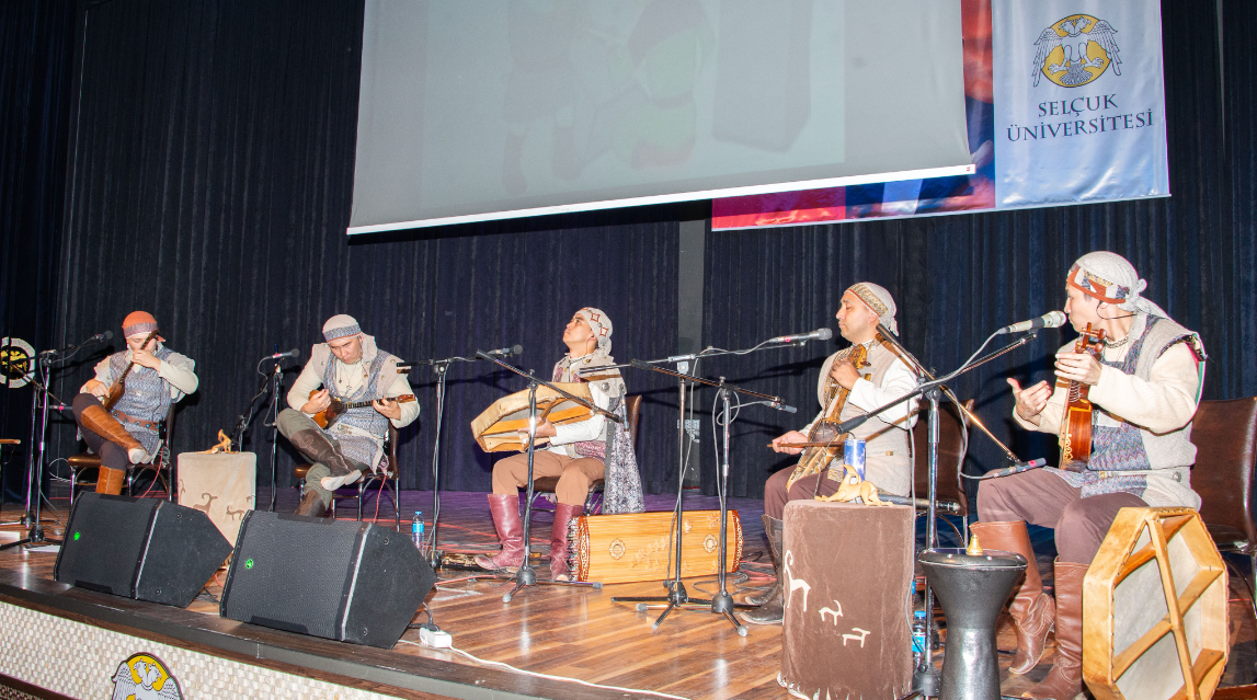 Ünlü Kazak Müzik Grubu Turan, Selçuk Üniversitesinde Konser Verdi
