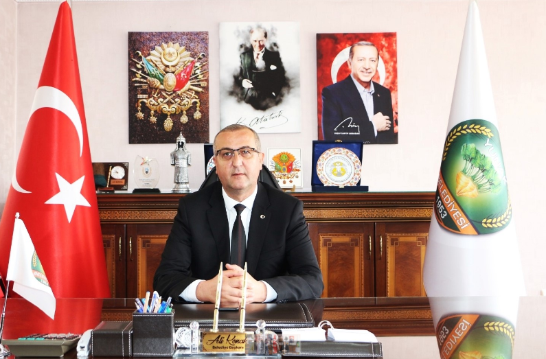 Yunak Belediye Başkanı Konak, Cumhuriyet Bayramını Kutladı. 