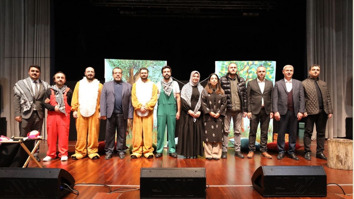 Filistin Ve Gazzelilerin Acıları Tiyatro Sahnesinde