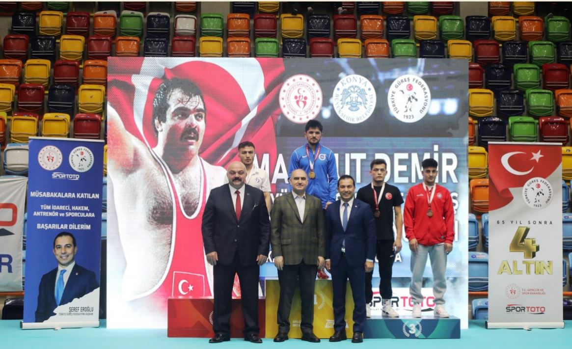 Konya'da Mahmut Demir Büyükler Serbest Güreş Türkiye Şampiyonası Başladı