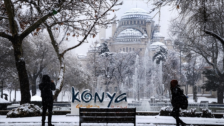 Konya'da Beyaz Bereket Kar  Yağmaya Başladı 
