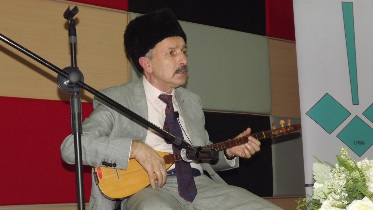 Ahmet Çakır :“Müzik Bizi Kimliğimize Döndürür”