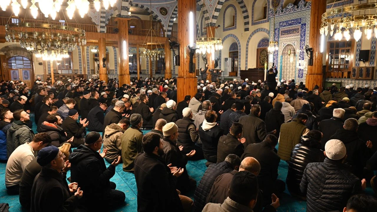 Yılın İlk Sabah Namazında  Kapu Cami'sinde Buluştular