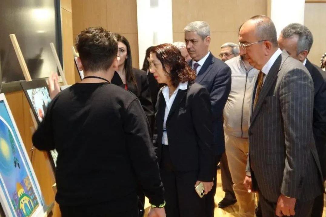 Konya'da 'Diken ve Karanfil' Sergisi Açıldı