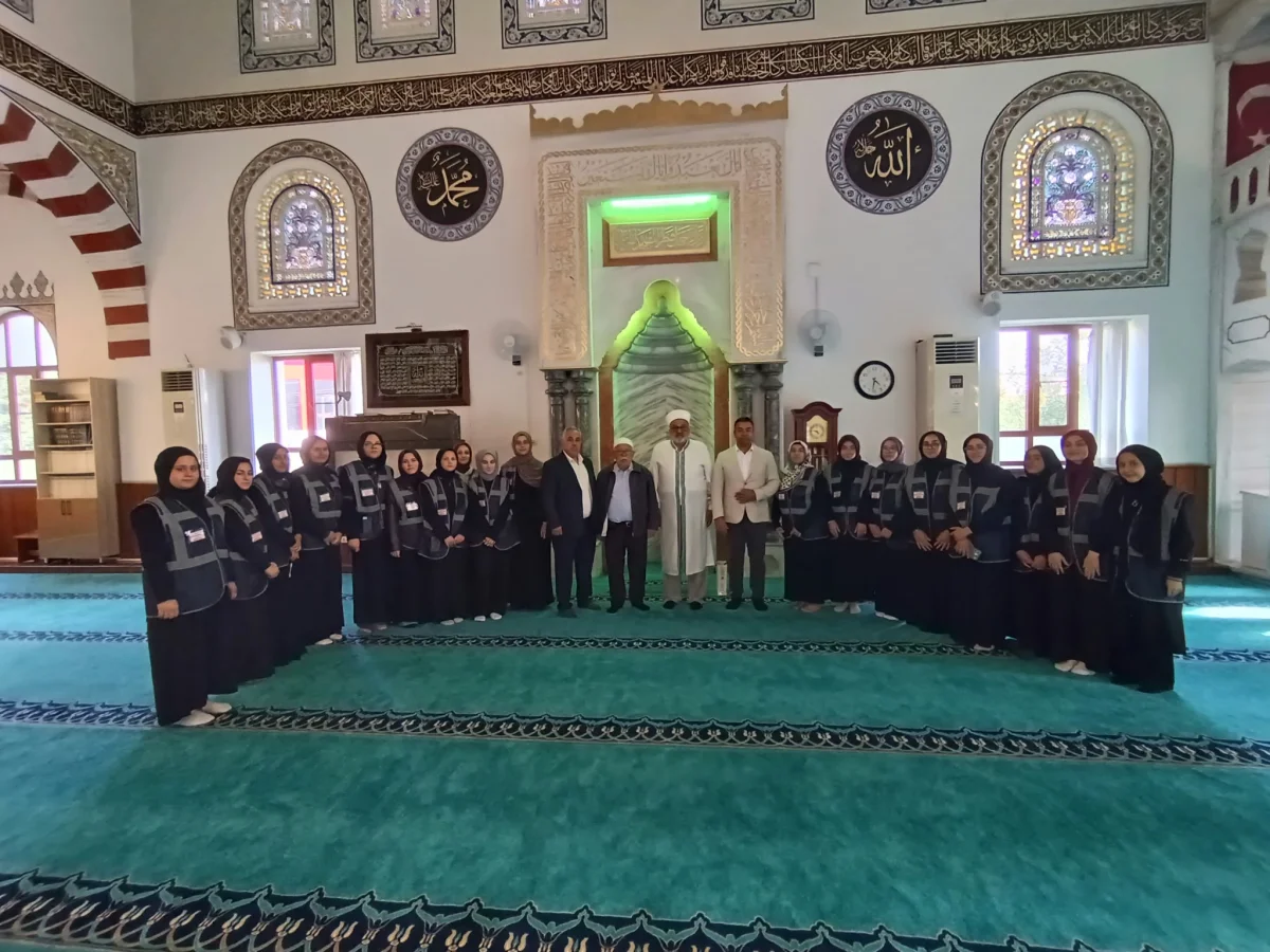 Konya’da Anlamlı Vefa: Hafız Kızlardan Cami Ve Din Görevlileri Haftası Ziyareti