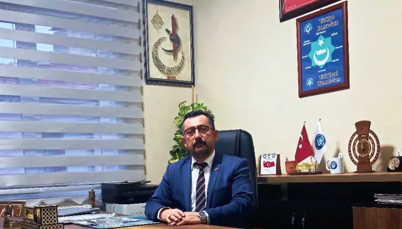  Başkan Alemdar ; ‘’ hem mesleki hem annelik sorumluluğunu  özveriyle yerine getiren tüm çalışan  annelerimizin gününü ‘’kutluyorum
