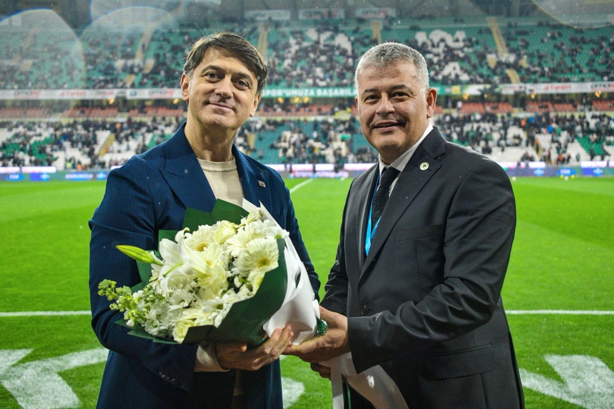 Konyaspor - Fenerbahçe Maçında  Yeni Emniyet Müdürüne Çiçekli Karşılama