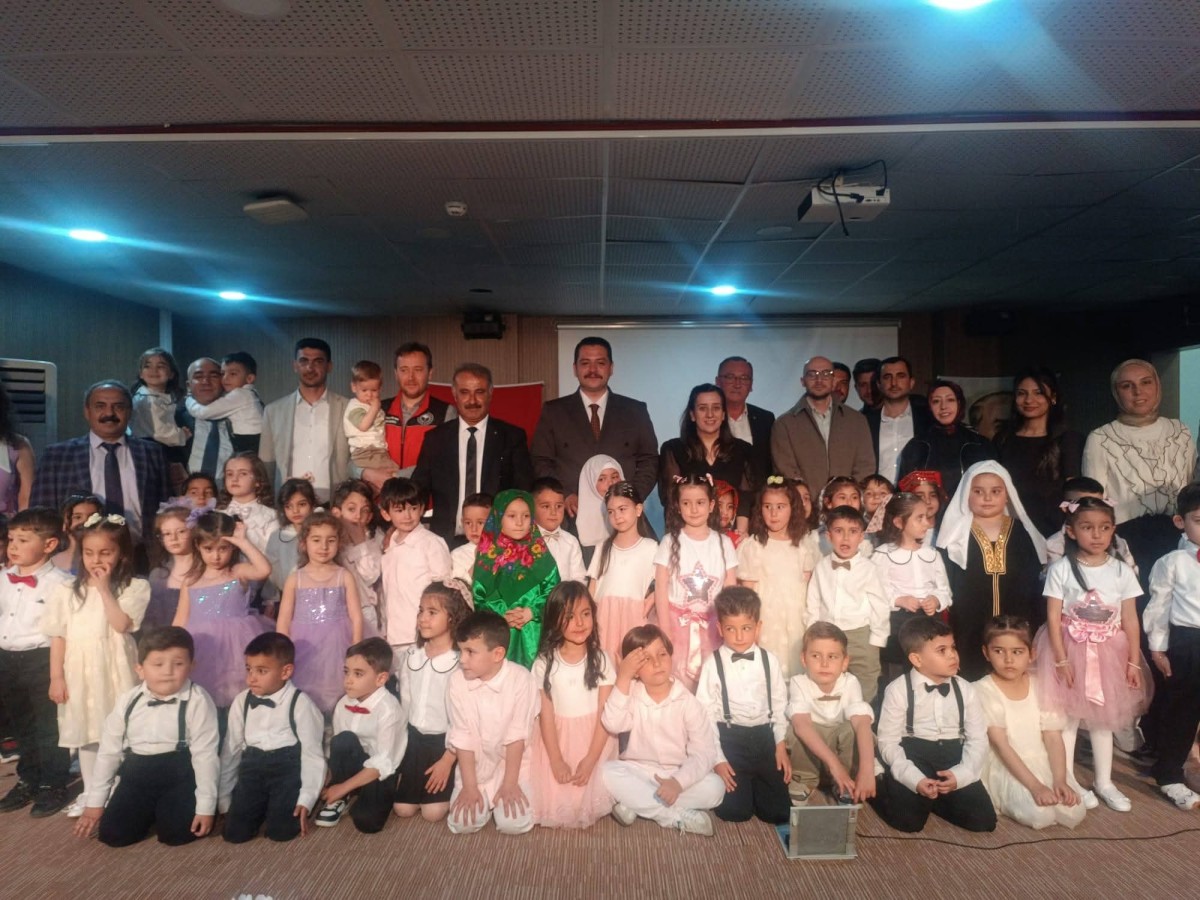 Yunak'ta Anneler Günü Coşkuyla Kutlandı