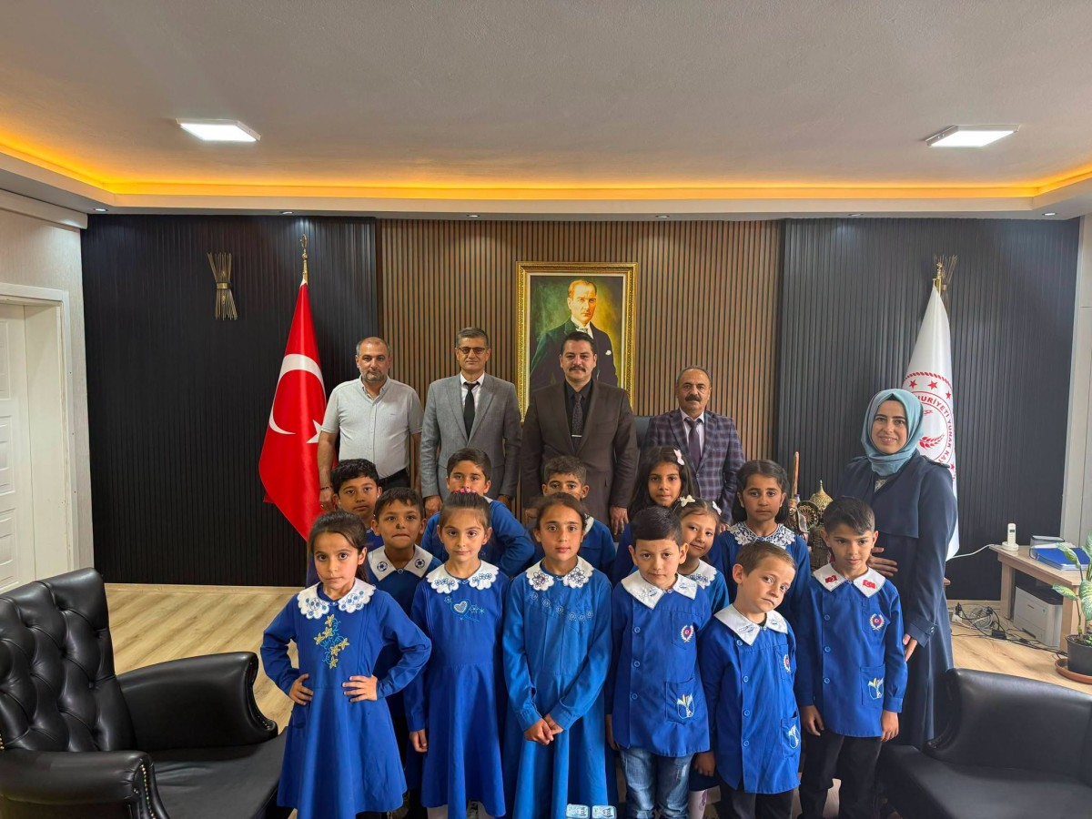 Minik Yazarlardan Kaymakam Taşavlı'ya Anlamlı Ziyaret