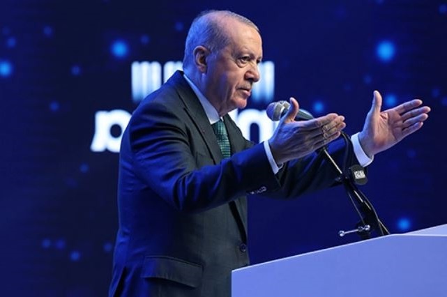CumhurbaşkanıErdoğan: Rakiplerimiz koltuk kavgasında, biz Türkiye’yi geleceğe hazırlıyoruz