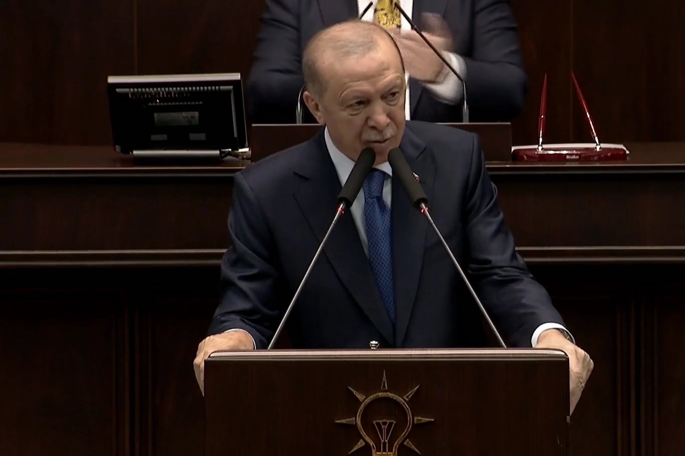 AK Parti Genel Başkanı ve Cumhurbaşkanı Erdoğan: Mücadelemiz koltuk için değil, hizmet içindir.