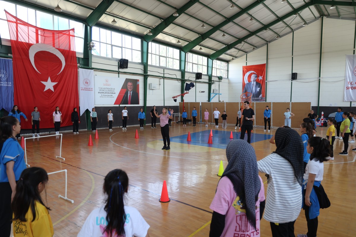 Konya Büyükşehir Yaz Spor Okulları 28 İlçede 12 Bin Öğrenciyle Başladı