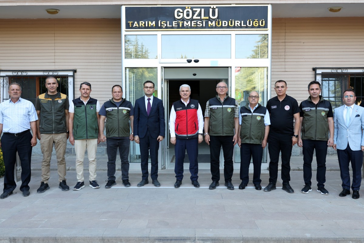 Vali İbrahim Akın Gözlü Tarım İşletmesi’nde  Biçer döverin Başına Geçti, 