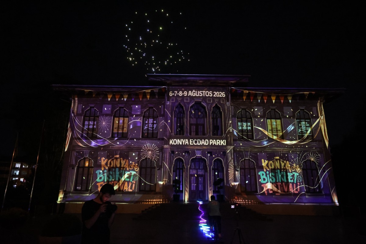 Taş Bina’da “Konya Bisiklet Festivali” Temalı Video Mapping ve Drone Gösterisi Yapıldı