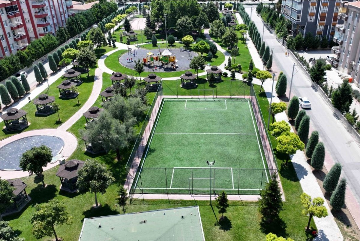 Konya Karatay'da 14 halı saha yolda