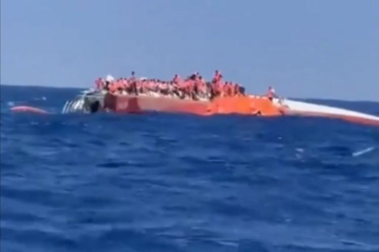 Girne açıklarında yolcu gemisi alabora oldu! 279 kişi kurtarılmayı bekliyor