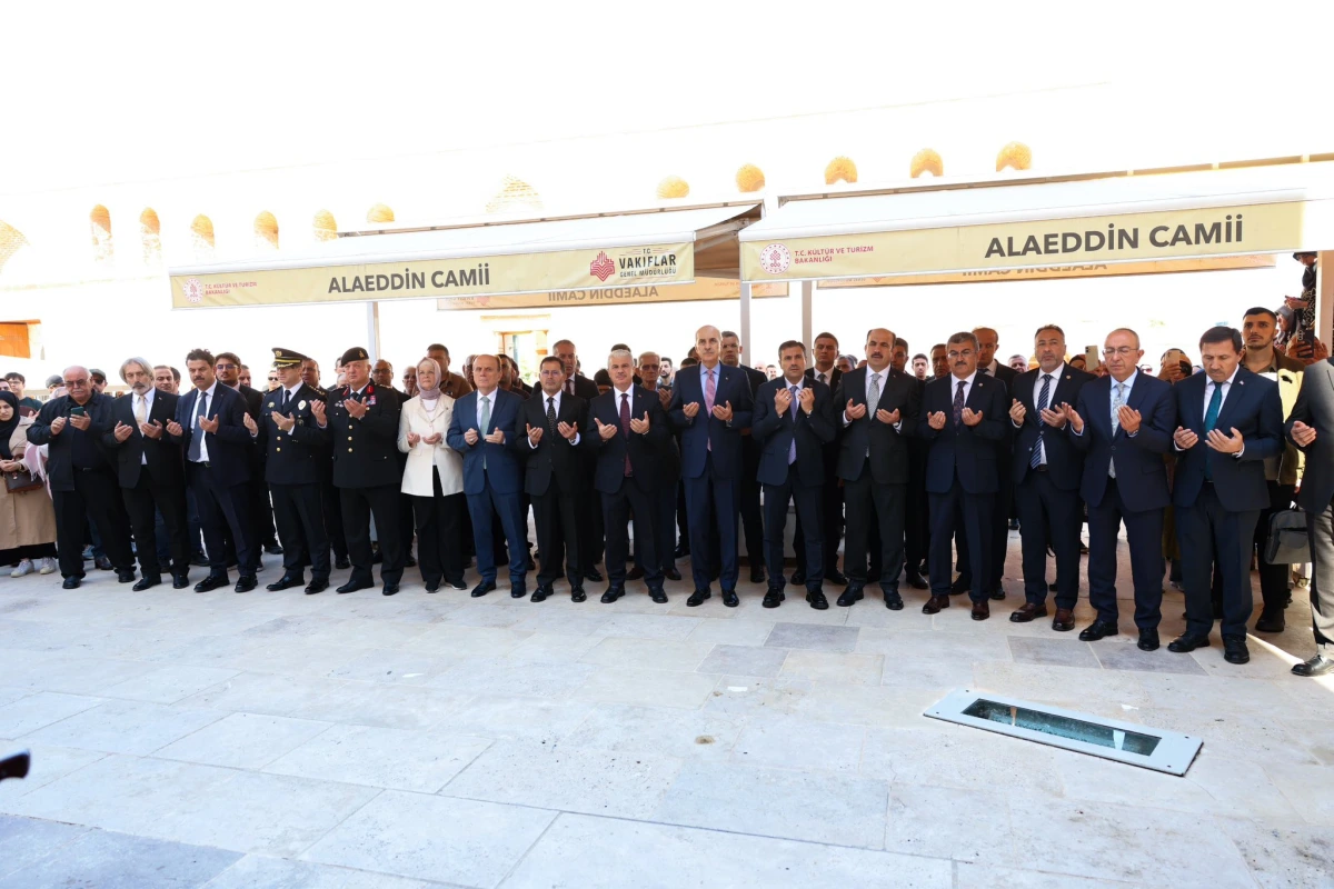 TBMM Başkanı Kurtulmuş, Konya'da Alaaddin Camisi'ndeki nöbet değişimini izledi