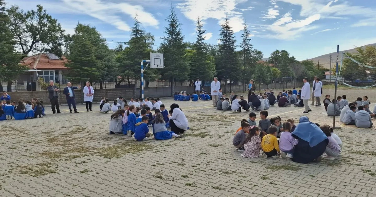 Yunak'ta Okullarda Eş Zamanlı Deprem Tatbikatı