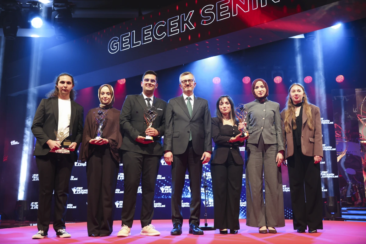 İletişim Başkanı Duran; ''Aslolan teknoloji değil, insandır