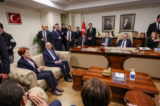  Kemal Kılıçdaroğlu,     İYİ Parti İstanbul İl Başkanlığını Ziyaret Etti