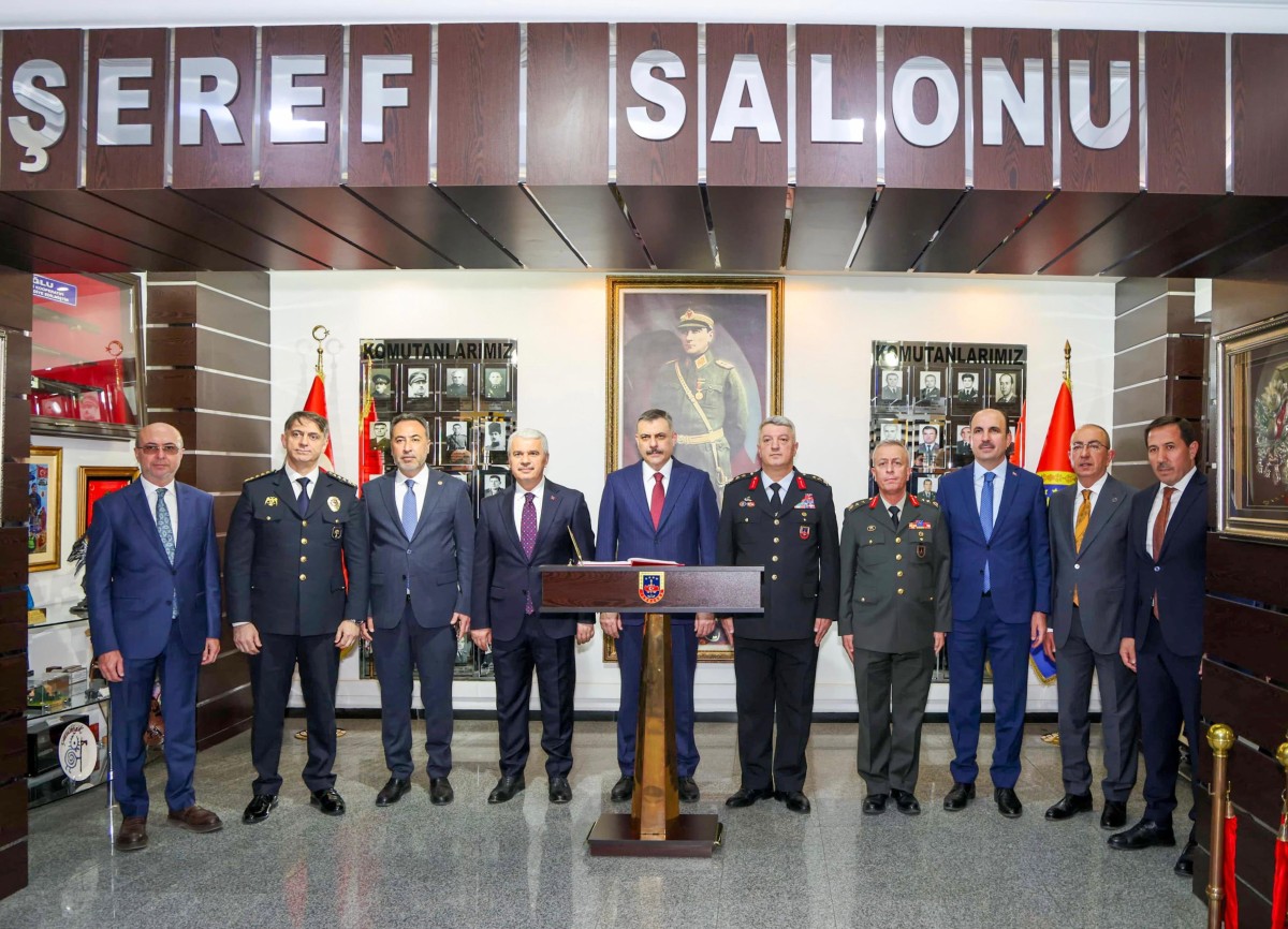 Bakan Çiftçi, Konya'da Emniyet ve Jandarma Personeliyle Bayramlaştı
