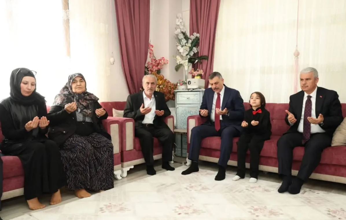 Bakan Çiftçi, Konya’da Şehit Ailesini  Ziyaret Etti