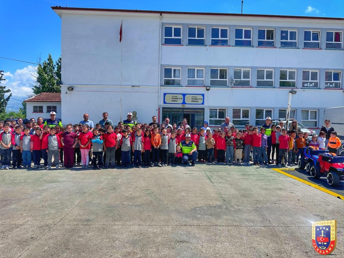 Trafik Jandarmasından Öğrencilere Uygulamalı Trafik Eğitimi Verildi