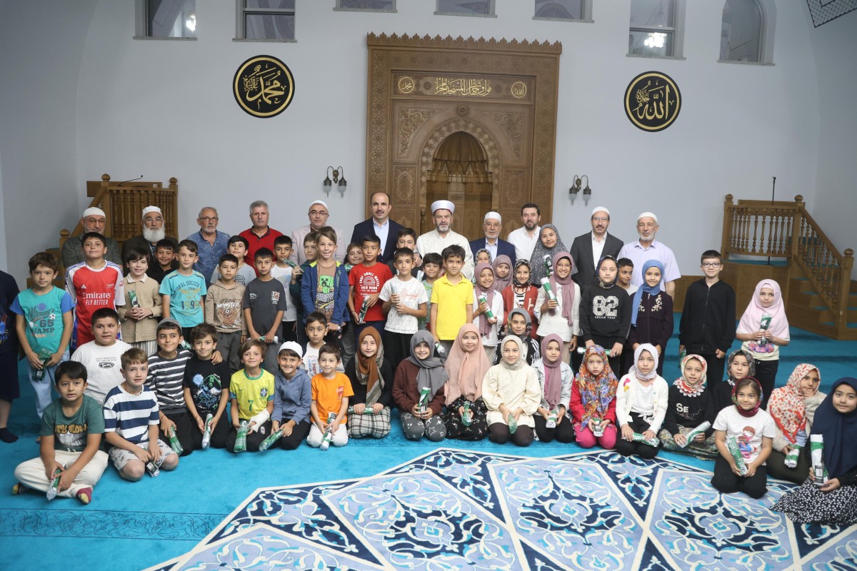 Başkan Altay “Güle Oynaya Camiye Gel” Projesi Kapsamında Çocuklar ile  Sabah Namazını Eda etti  