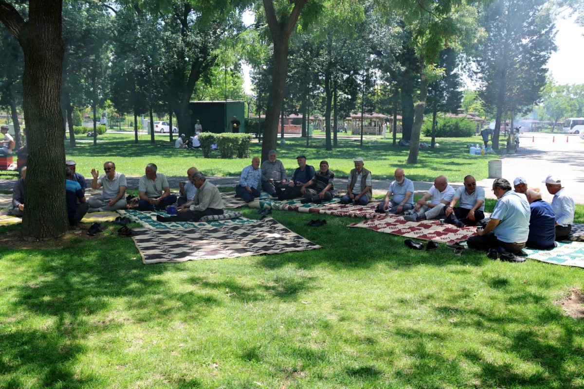 Konya Karatay'da emekliler Şehir Parkı'nda buluştu