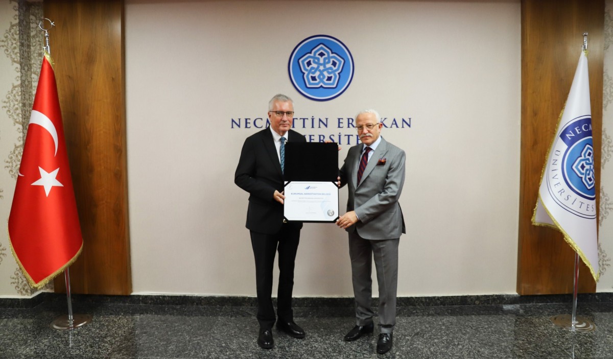 NEÜ’nün “Kurumsal Akreditasyon Belgesi”, YÖKAK Başkanı Prof. Dr. Ümit Kocabıçak Tarafından Takdim Edildi