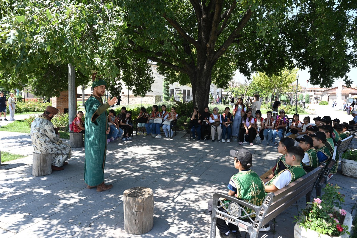 Genç KOMEK Yaz Okulu Öğrencileri “Şehrin Kalbinde Yolculuk” Yaptı