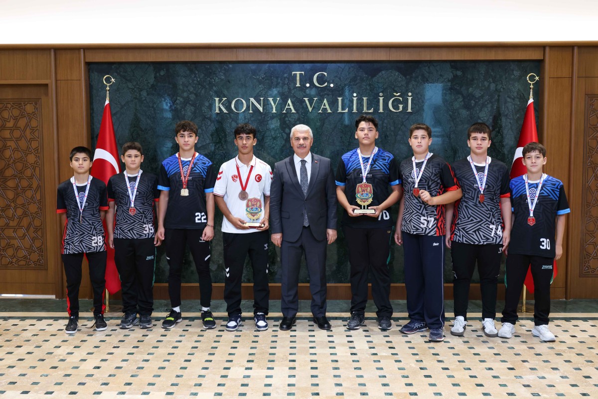Selçuklu’nun Şampiyon Güreşçilerinden Vali Akın’ı Ziyaret Etti