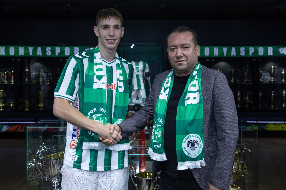 Konyaspor'da Macar futbolcu Rajmund Toth  4 Yıllık İmza  Attı 