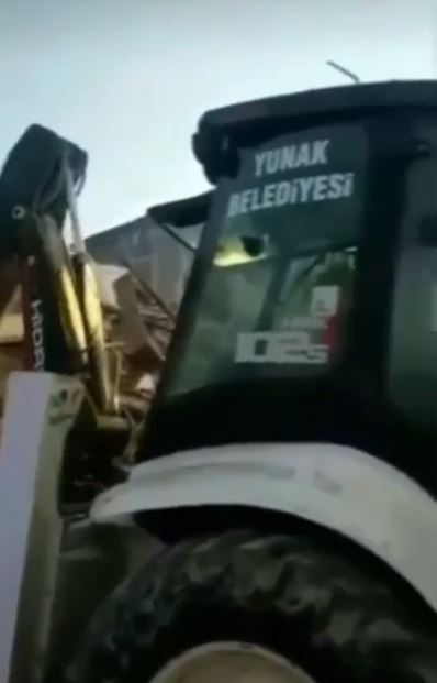 Yunak Belediyesi İş Makineleri Deprem Alanında